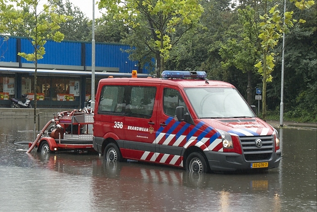 2010/221/GB 20100826d 003 Wateroverlast Albert Heijn.jpg